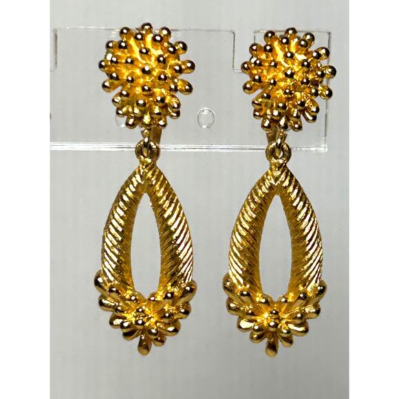Crown Trifari Brushed Gold Tone Dangle Clip on Earrings Open Ovals Vintage - Picture 1 of 10